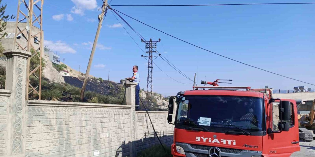Siirt’te anız yangını bağlara sıçramadan söndürüldü