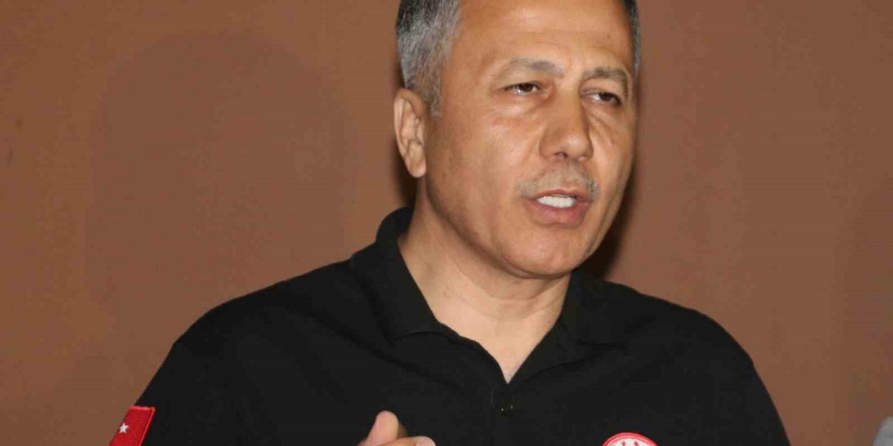 Bakan Yerlikaya: Yanan 7 evimiz var, dört araçta da hasar var