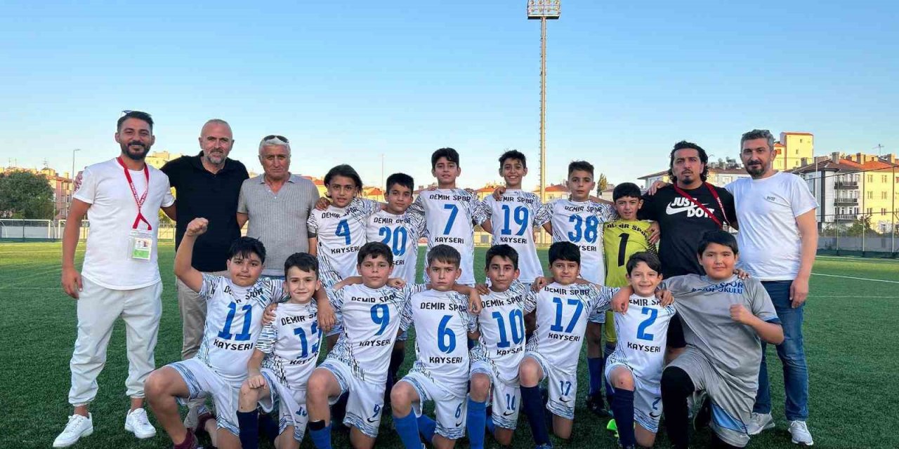 Kayseri U-12 Liginde şampiyon Demirspor oldu