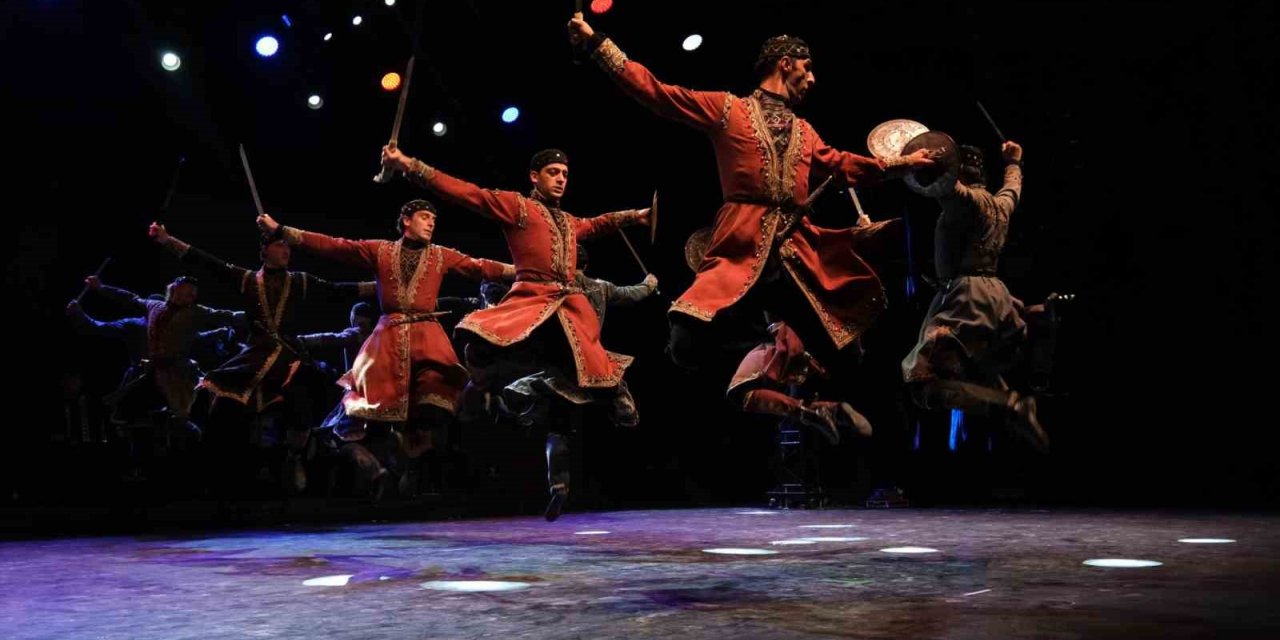 Bursa Festivali’nde yer çekimine meydan okuyan gösteri