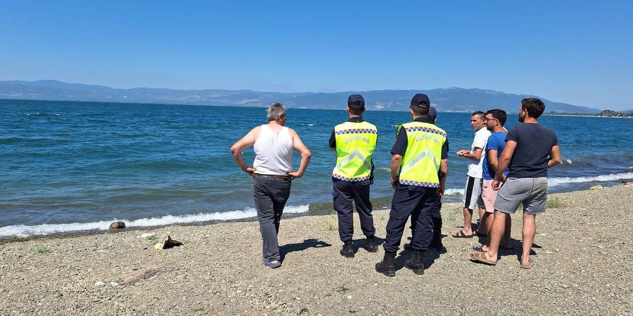 Şaka gibi..."Gölde boğuldu" diye aranıyordu yürüyerek geldi