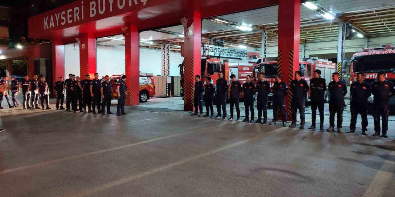 Kayseri İtfaiyesi’nden Mersin’e 4 araç, 13 personel ile destek