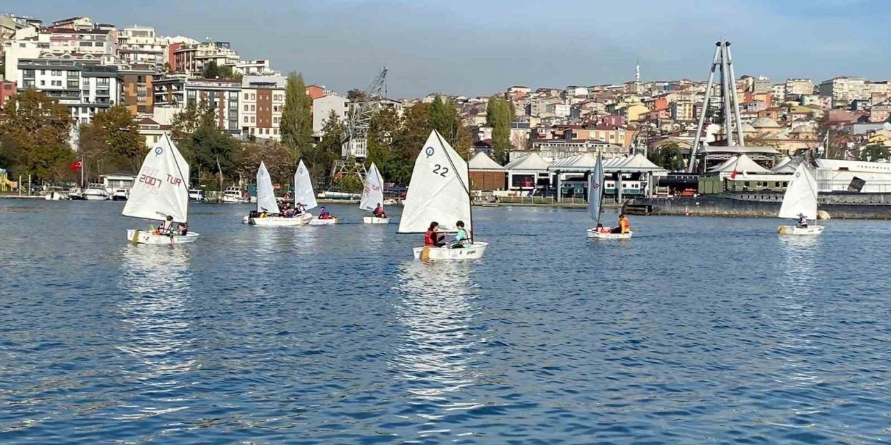 Gençler profesyonel yelkenciliğe ilk adımı Haliç’te atıyor