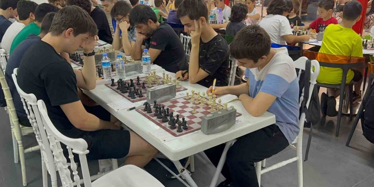 Demokrasi Kupası Satranç Turnuvası düzenlendi