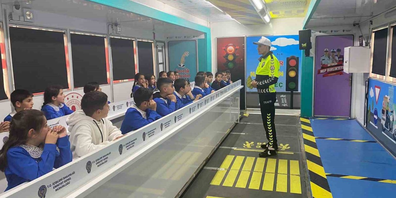 Mobil Trafik Eğitim Tırı Fethiye’de