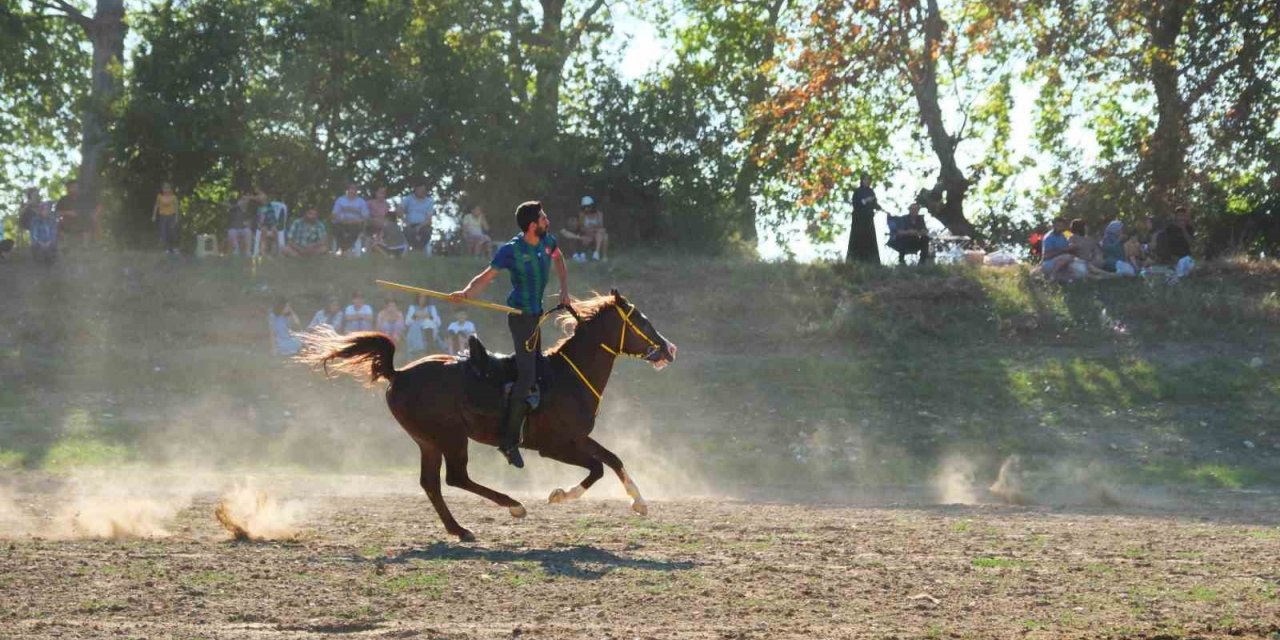 Ciritçiler 15 Temmuz şehitleri için sahaya indi