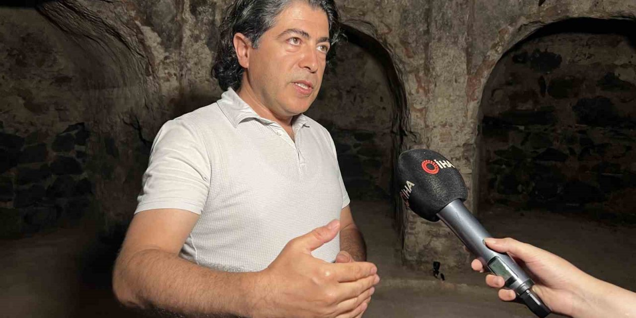 Çatısında amfora, bodrumunda pagan mezarı bulunan Şeyh Süleyman Mescidi dikkat çekiyor