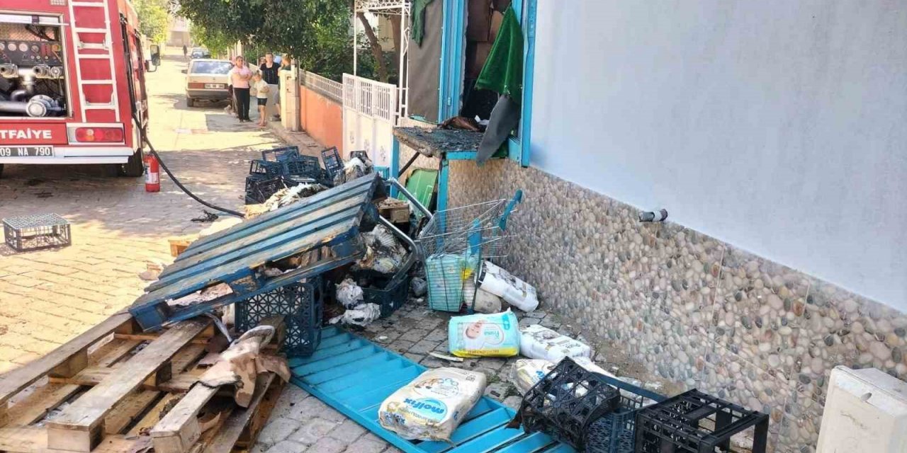 Zincir markette çıkan yangın korkuttu