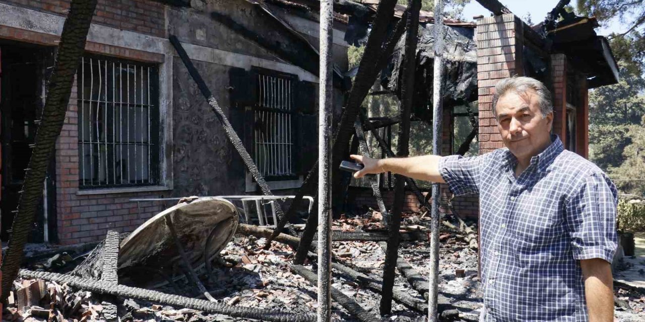 Depremin yıkamadığı evleri yangın yerle bir etti