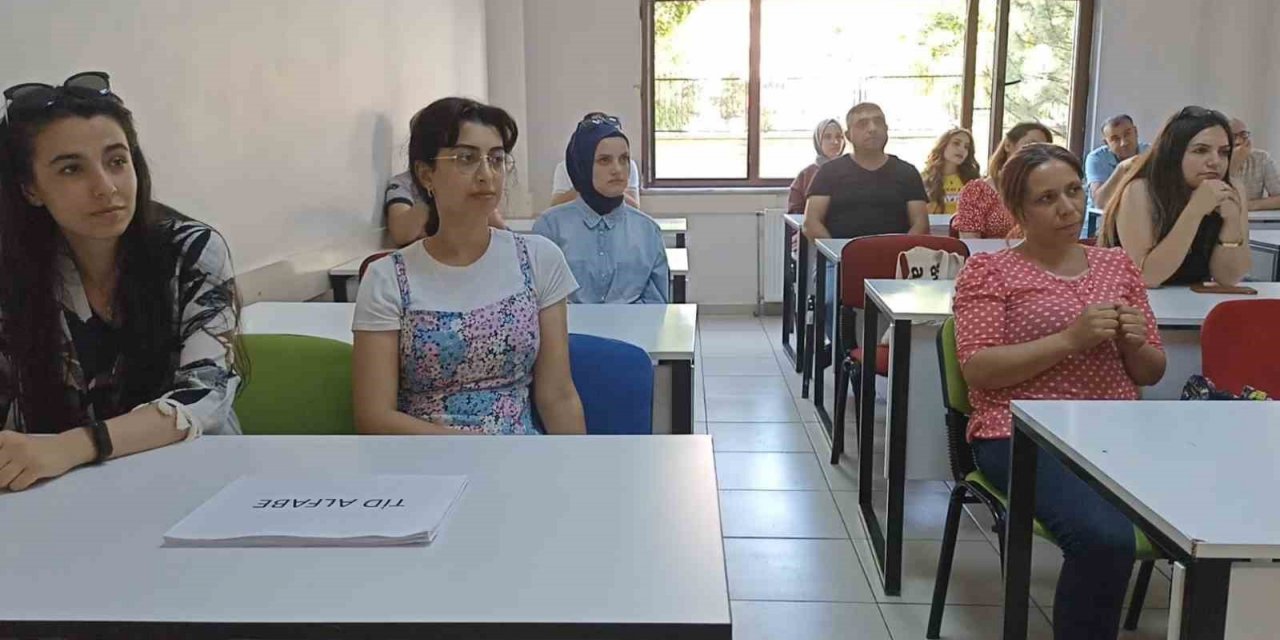 KAYMEK’ten sağlık çalışanlarına Türk İşaret Dili kursu