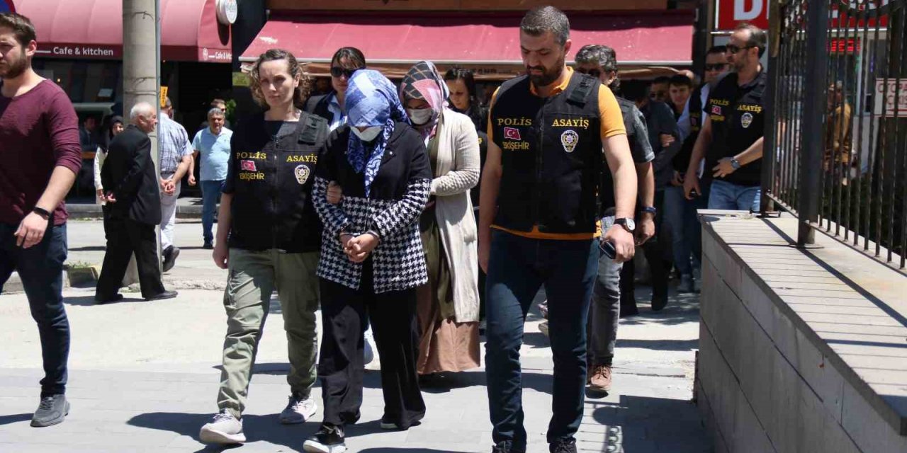 İntihar süsü verilen ve cinayet çıkan olayda eşini öldüren kadına ‘Ağırlaştırılmış müebbet’ verildi