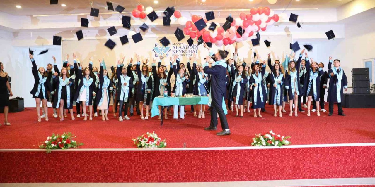 ALKÜ Diş Hekimliği Fakültesi ilk mezunlarını verdi