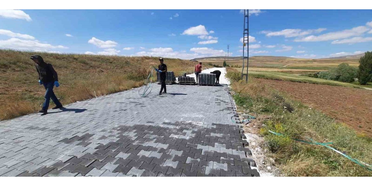 Bünyan’da Kilit Parke Yol Yapım Çalışmaları Devam Ediyor