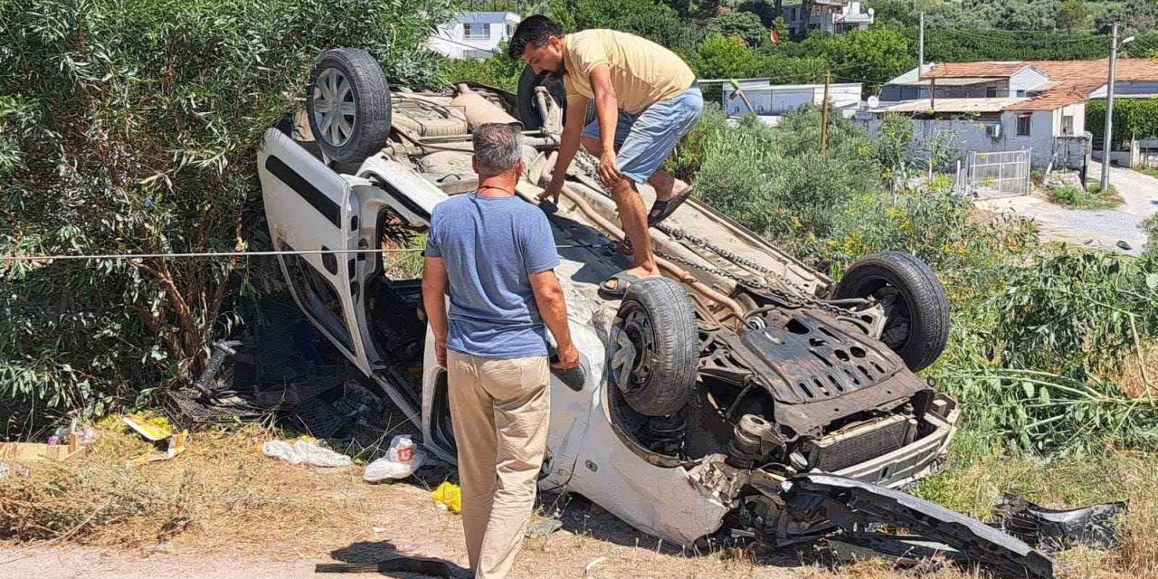 Söke’de virajı alamayan araç takla attı