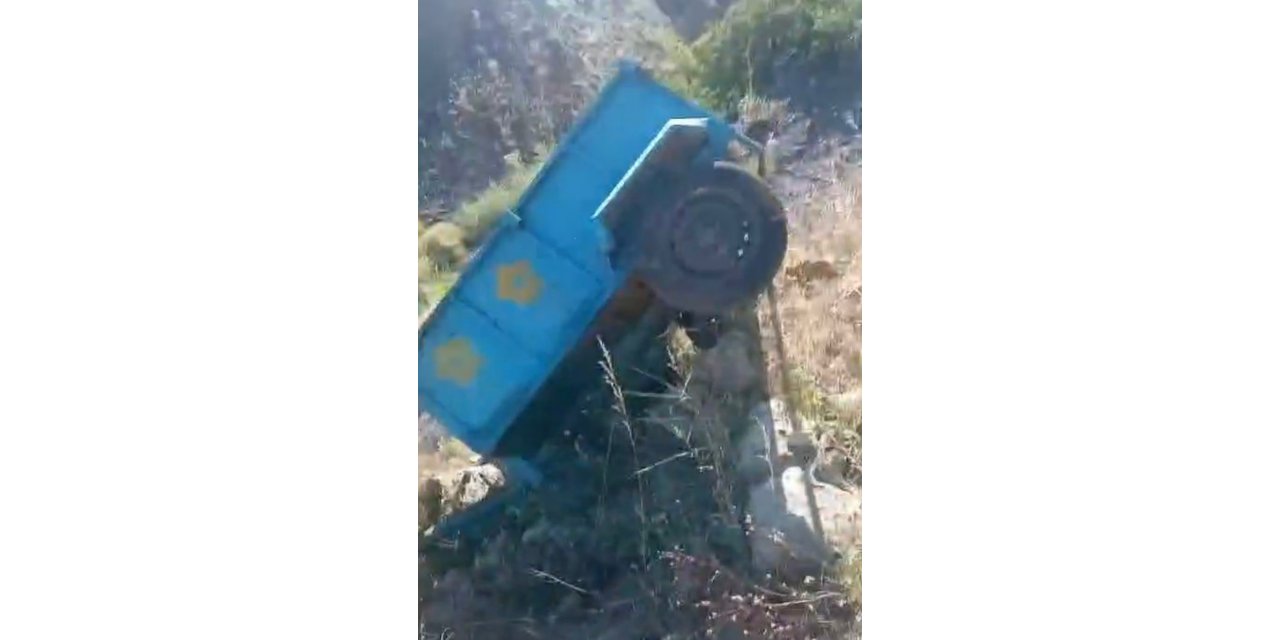 Ters dönen traktörden atlayarak kurtuldu