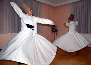 Down sendromlu oğlunu sema ile tedavi ediyor