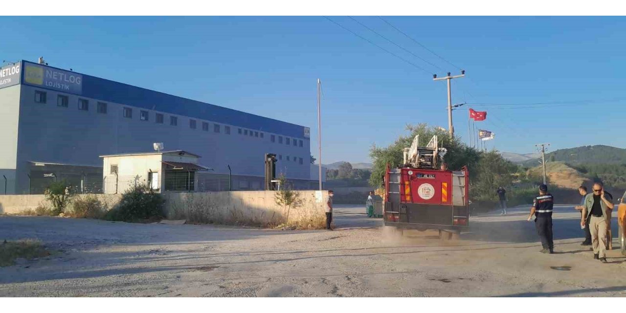 Lojistik firmasına ait depodaki yangın söndürüldü