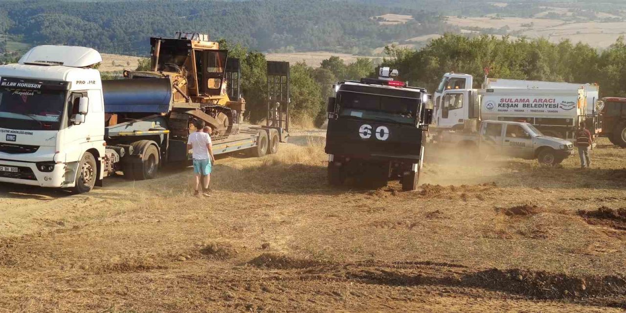 Tekirdağ’da orman yangınına müdahale sürüyor: 5 helikopter 2 yangın söndürme uçağı 3 toma olay yerinde