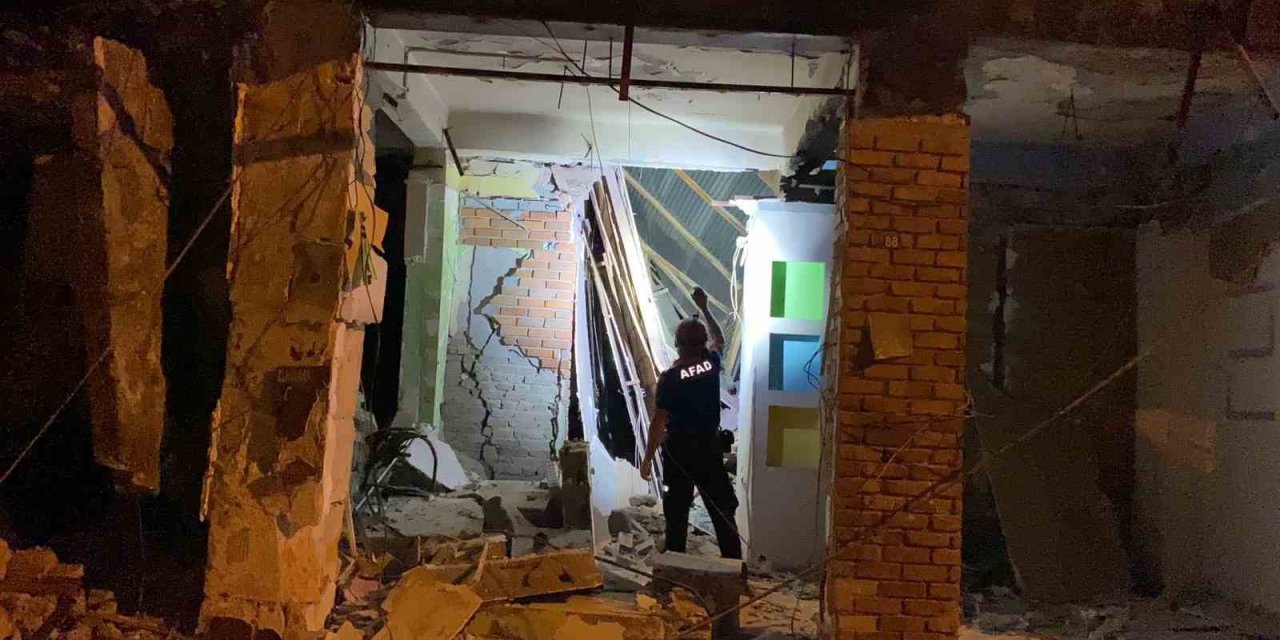 Osmaniye’de ağır hasarlı 2 katlı bina çöktü