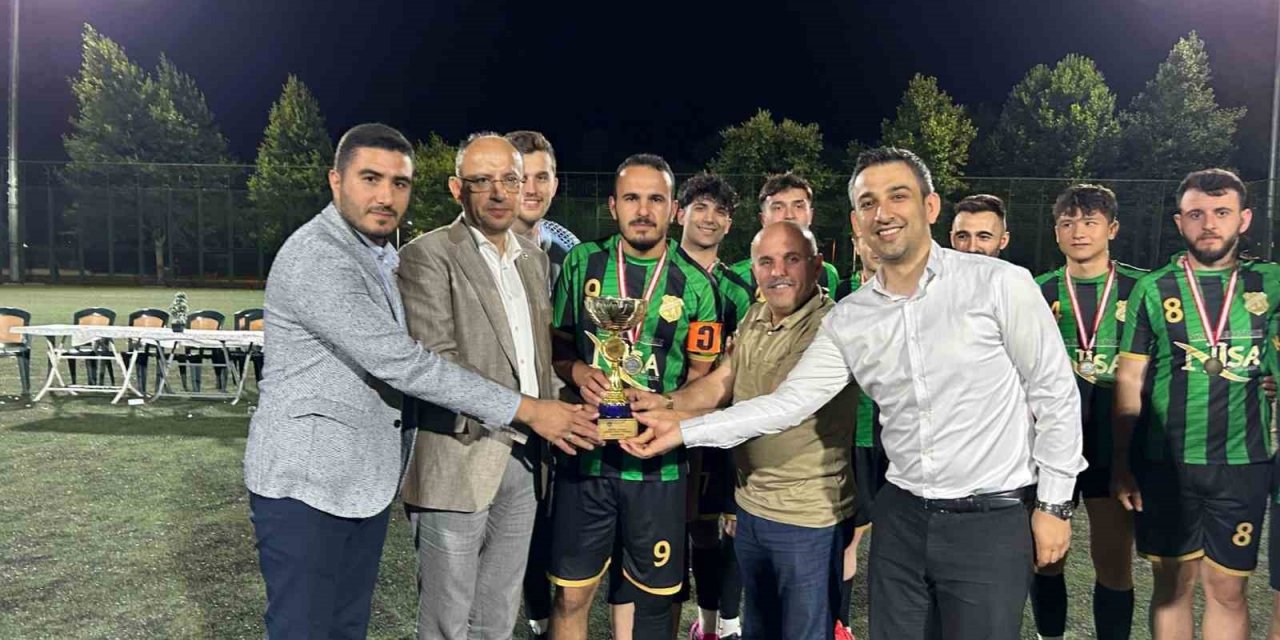 İlkay Gündoğan’ın imzaladığı topla başlayan turnuva şampiyonlar ligi gibi sona erdi