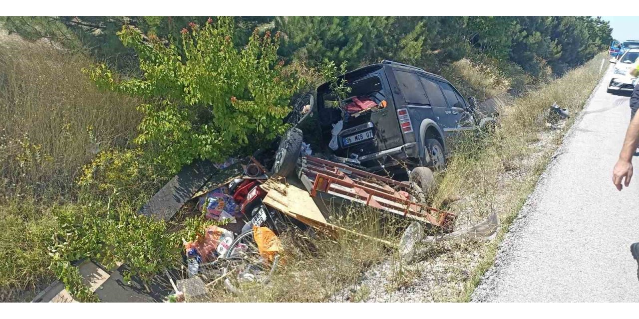 Römork bağlı ticari araç şarampole girdi, 2 kişi yaralandı