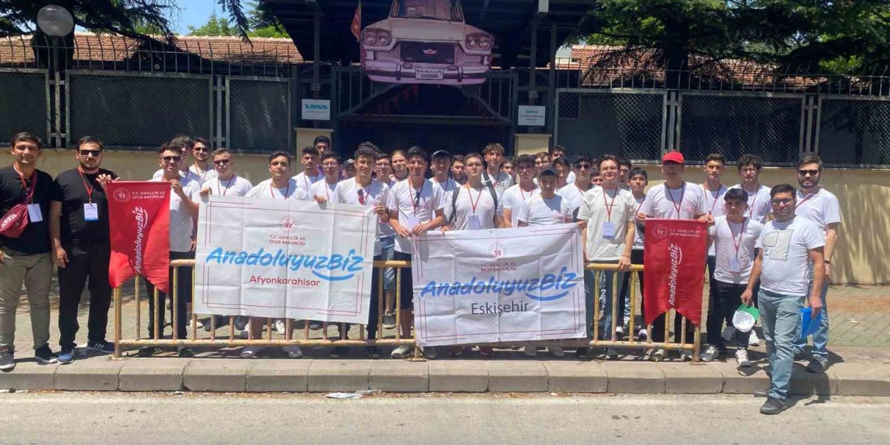Afyonkarahisarlı 40 genç Eskişehir’i gezdi