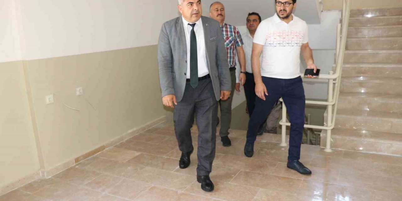 Sünnetci, yaz döneminde okulları inceliyor