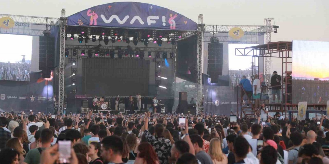 Selçuk Pamucak Sahilinde What A Fest zamanı