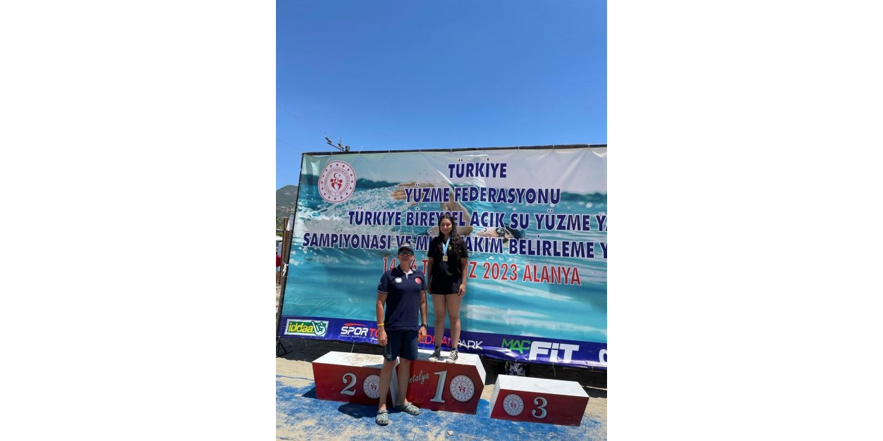 Sudenas Çakmak, yüzmede Türkiye Şampiyonu oldu