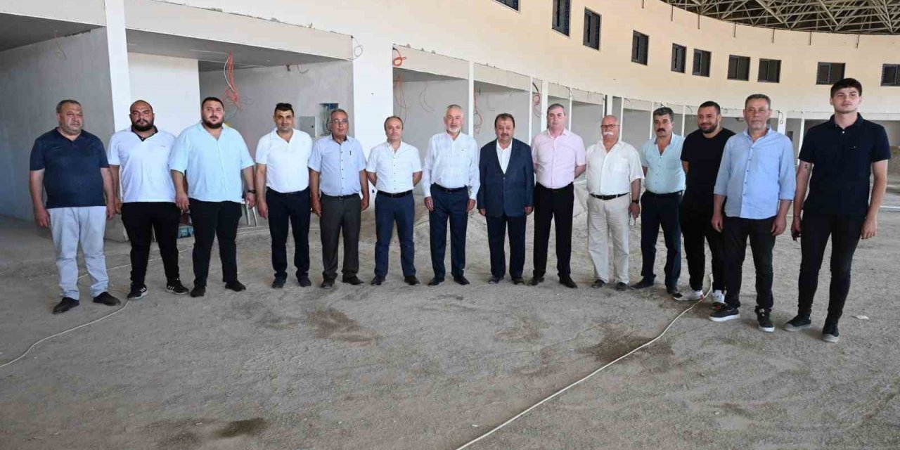 Başkan Başdeğirmen, yazıhane sahipleriyle yeni otogar inşaatını inceledi