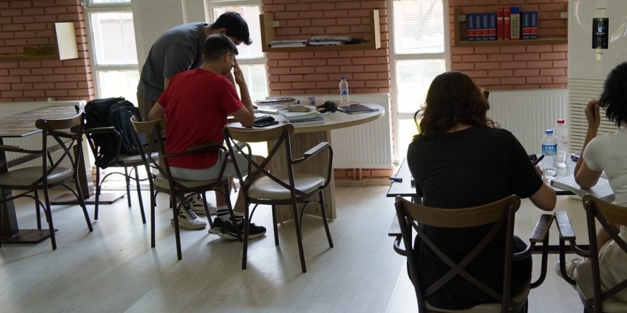 Yunusemre’de kütüphaneler öğrencilerin uğrak yeri oldu