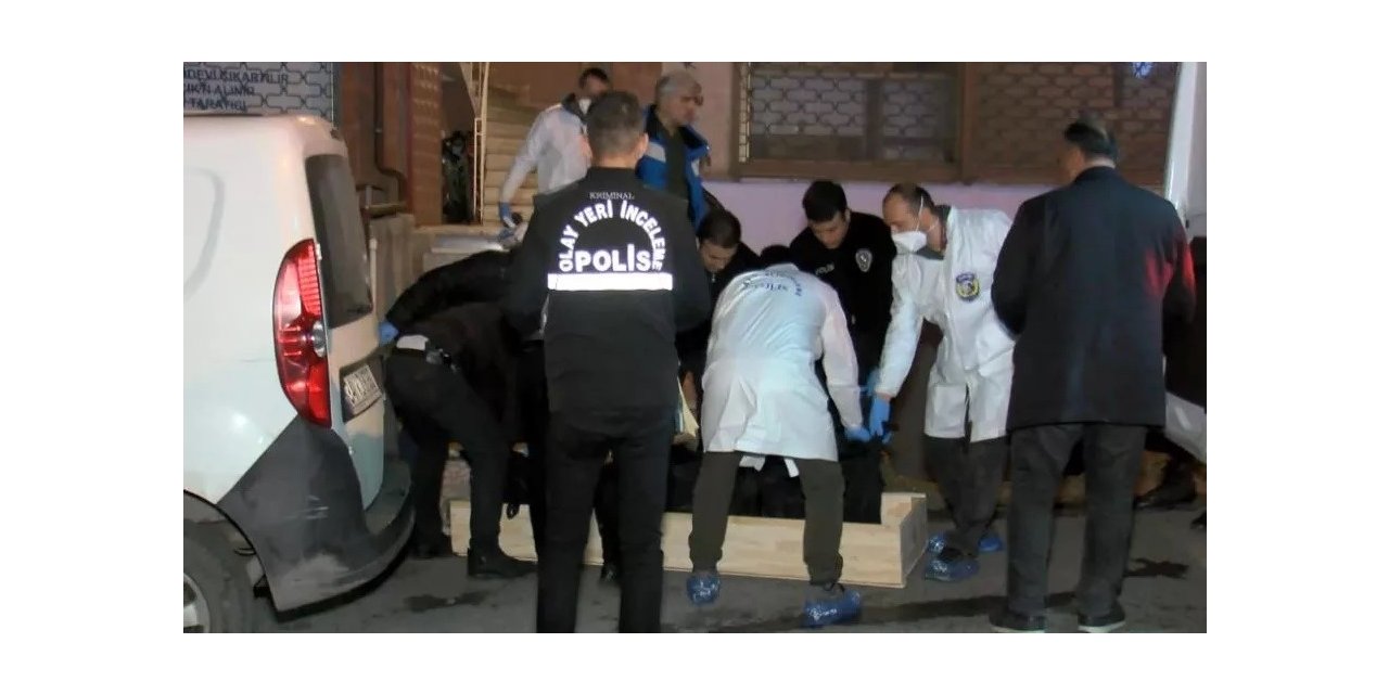 Kaldırım taşıyla öldürdü, cesedini parçalayıp buzlukta sakladı: Korkunç cinayetin sanığı hakim karşısına çıktı