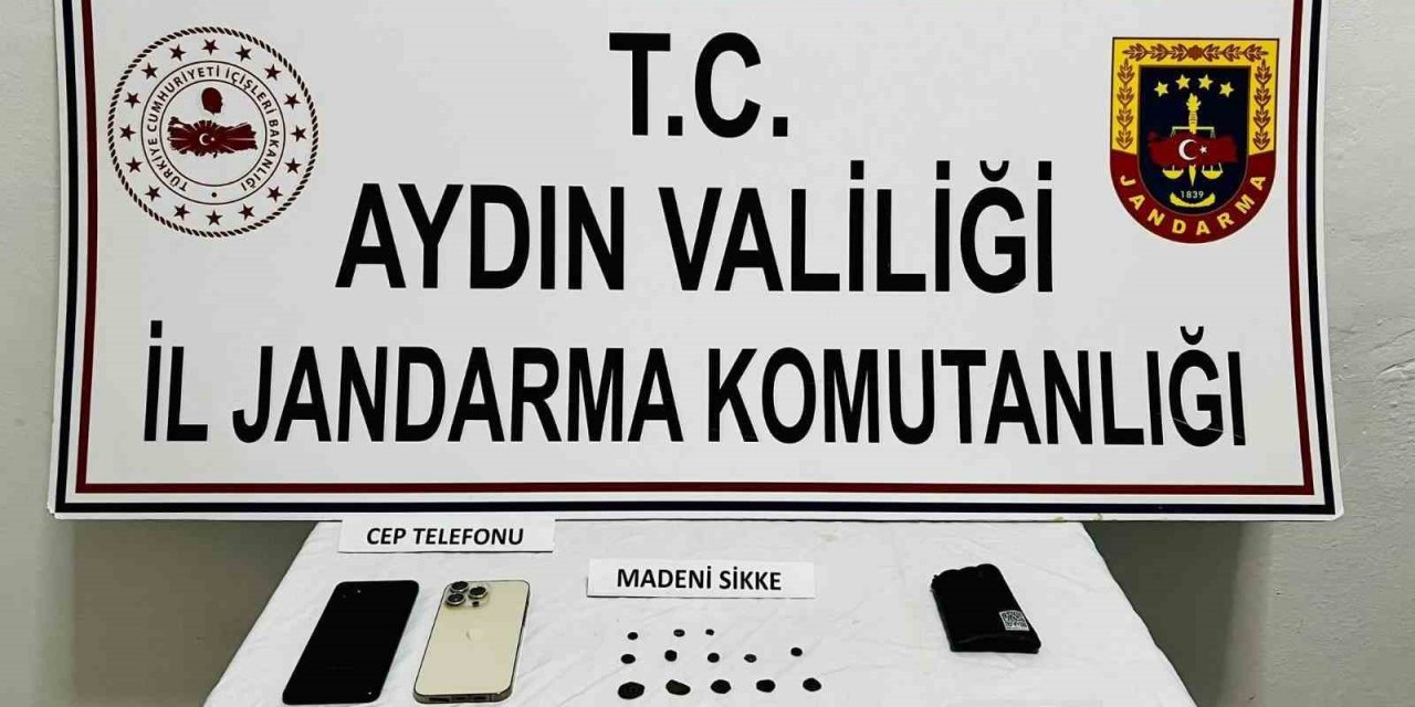 Tarihi eserleri satmak isteyince yakayı ele verdi