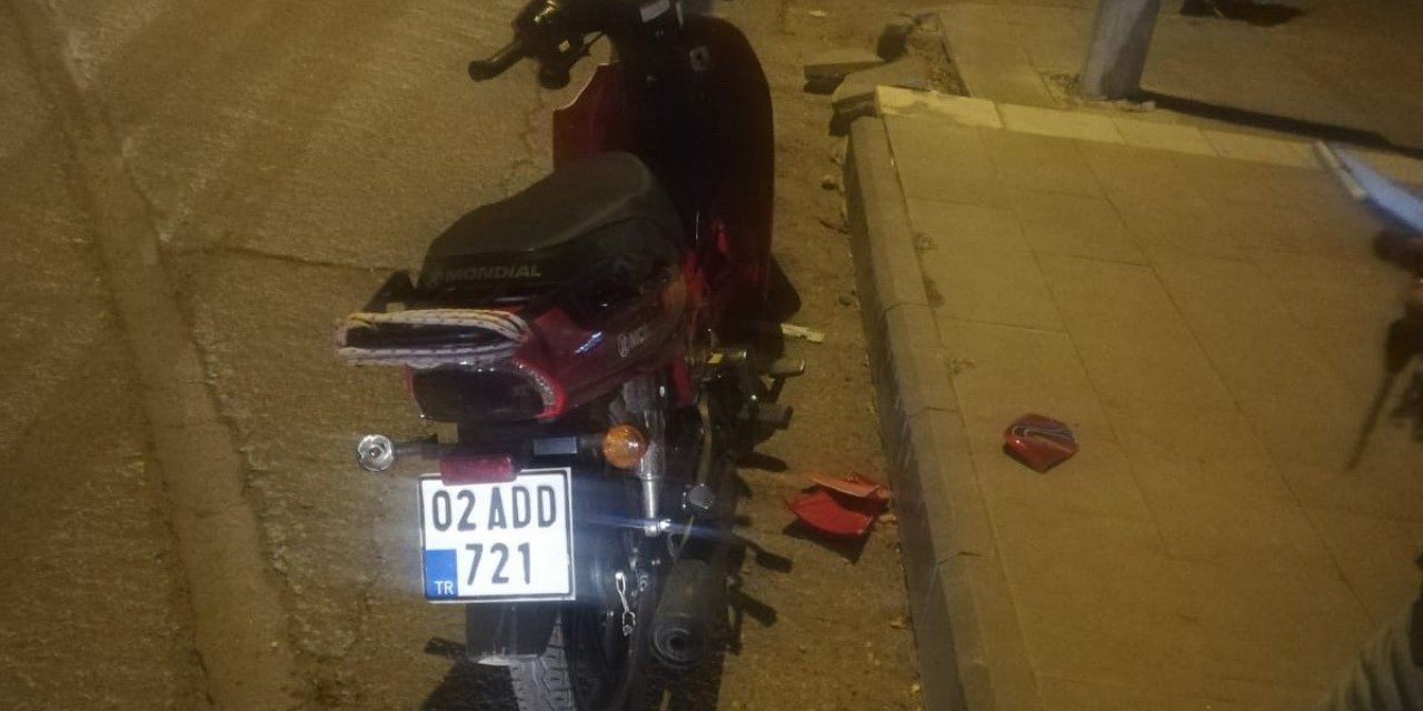 Hafif ticari araç ile motosiklet çarpıştı: 1 yaralı