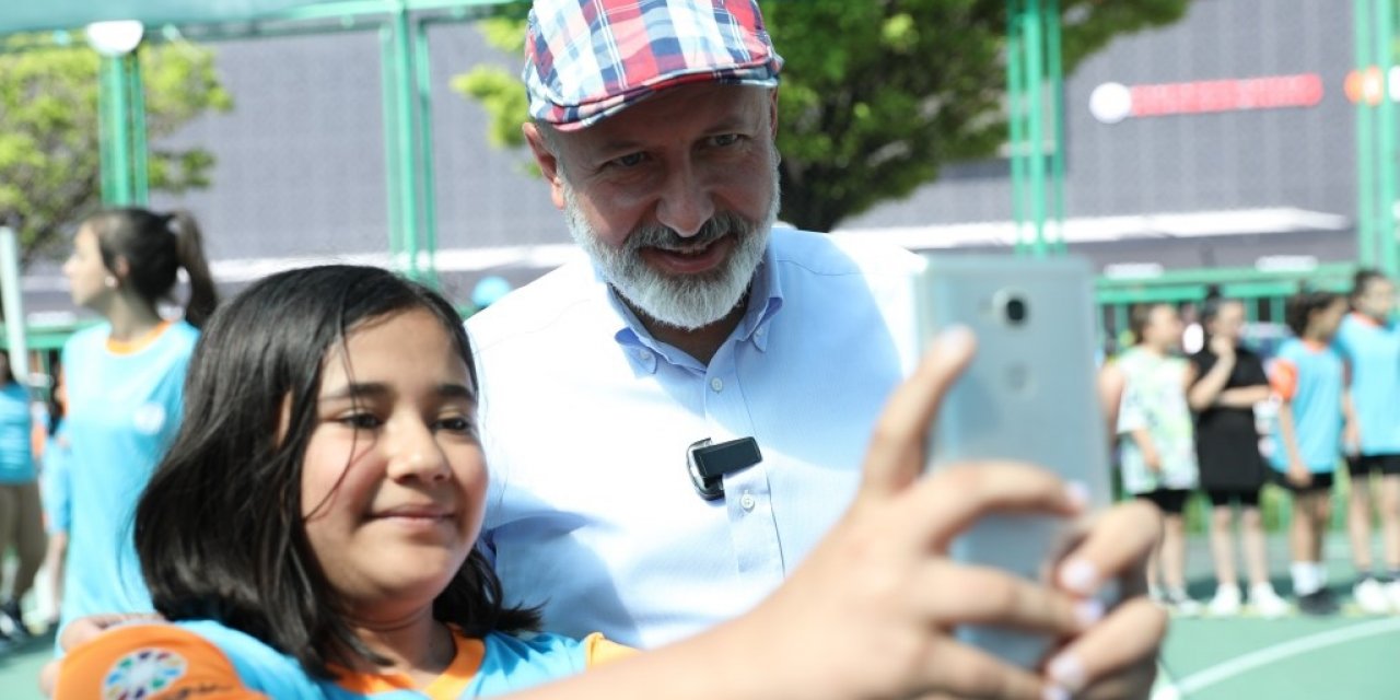 Başkan Çolakbayrakdar; Gençlere Yeni Projelerin Müjdesini Verdi