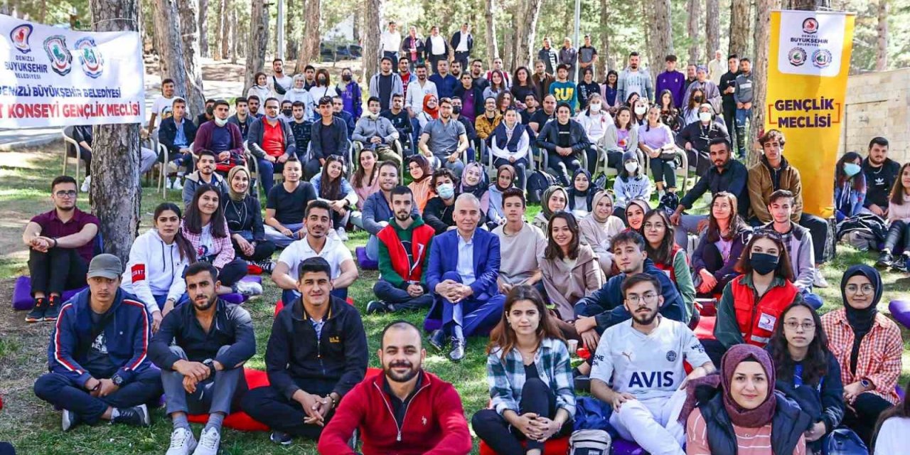 Denizli Büyükşehirden 25 milyon TL öğrenim yardımı