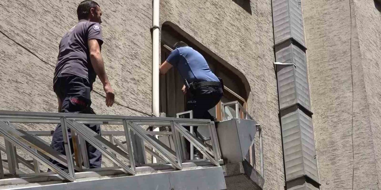 Elazığ’da bir kişi evinde ölü bulundu