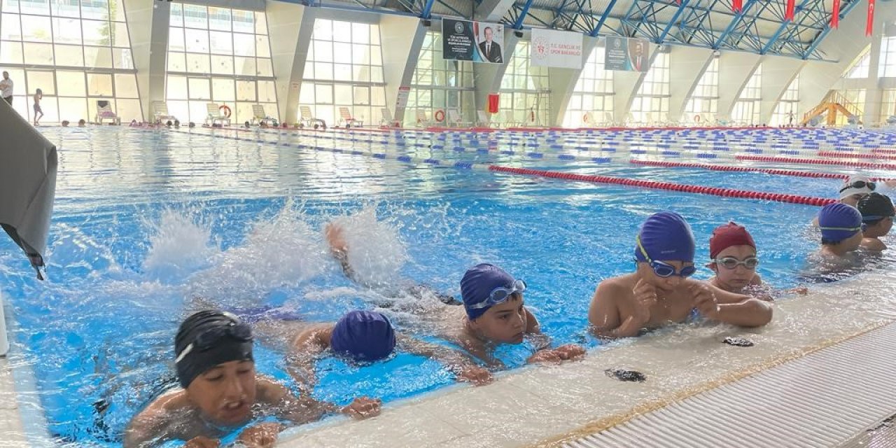 Niğde’de 15 bin Kişiye Yüzme Öğretildi