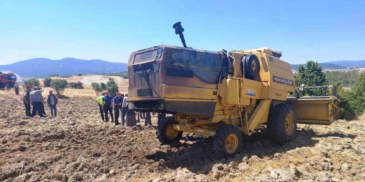 Hisarcık’ta biçerdöverden çıkan yangında 7 dekar hububat ekili arazi zarar gördü