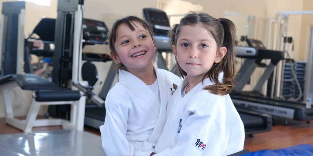 Tekkeköy’de yazın neşesi spor okullarında yaşanıyor