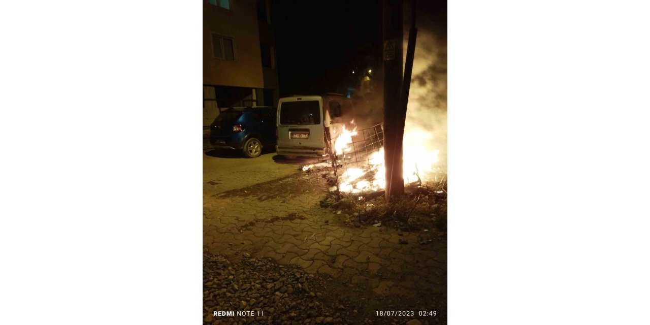 Türkeli’de araç yangını