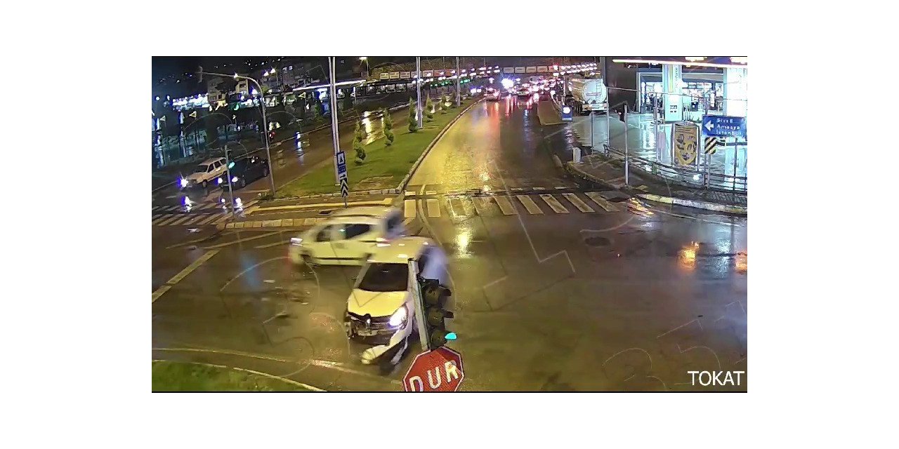 Tokat’ta trafik kazaları kameralara yansıdı