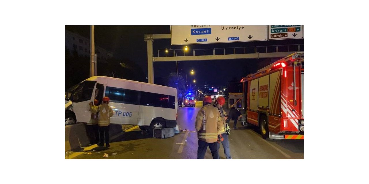 E5’te kontrolden çıkan servis minibüsü refüje çarptı: 4 yaralı