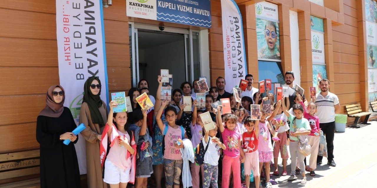 Diyarbakır’da depremzede çocuklara yüzme eğitimi