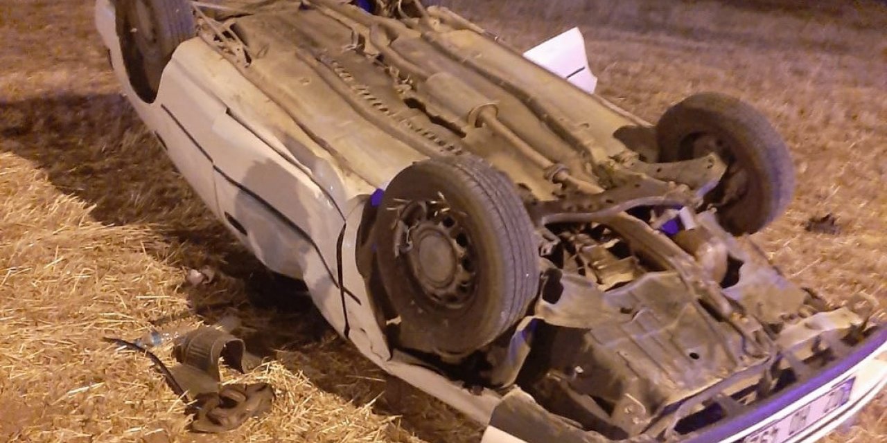 Virajı alamayan otomobil tarlaya devrildi