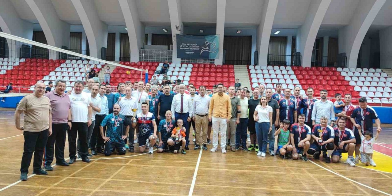 Voleybol Turnuvası’nda Aydın emniyeti şampiyon oldu