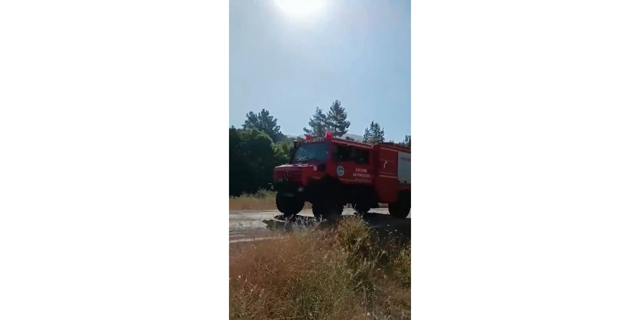 Büyükşehir İtfaiyesi, orman yangınlarını söndürmek için canla başla görev yaptı
