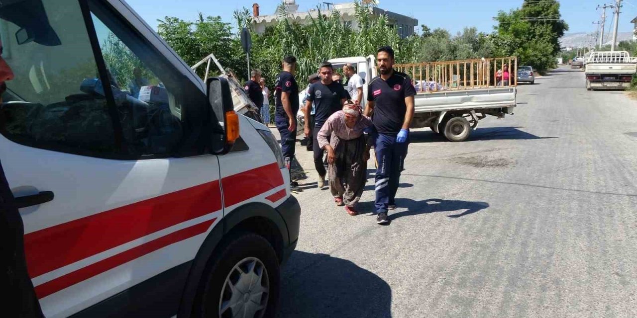 Kamyonet kanala uçtu, yaşlı kadın dizini dövüp "Neden ettin bunu bana" diyerek tepki gösterdi