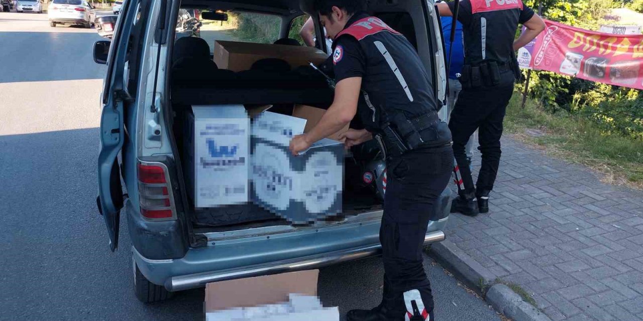 Yunus polisleri şüpheli araçta makaron ele geçirdi