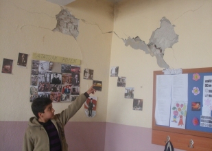 Duvarlar yıkılacak ama eğitime devam!